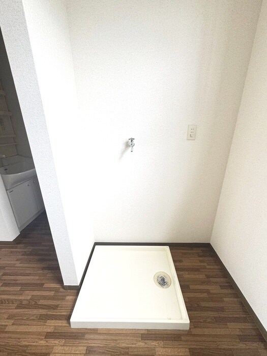 物件内観写真15　(洗濯機置場)