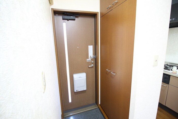 物件内観写真18　(玄関)