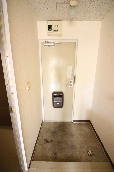 物件内観写真16　(玄関)