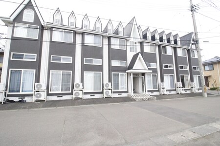 ﾎﾜｲﾄｷｬｯｽﾙ六丁の目ﾋﾞﾚｼﾞA棟外観写真