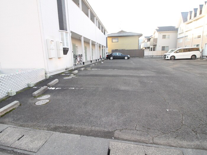 物件外観写真4　(駐車場)