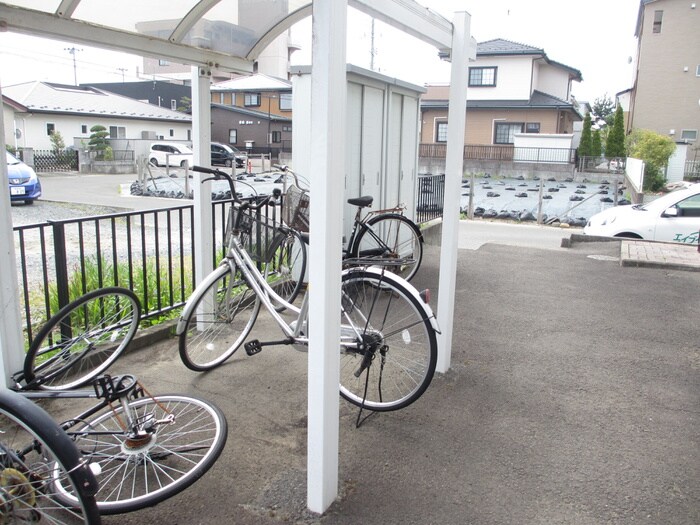 物件外観写真4　(駐輪場)