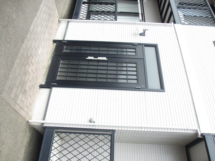 物件外観写真6　(エントランス部分)