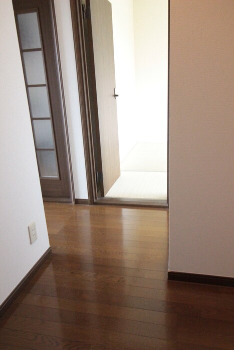 物件内観写真13　(廊下)