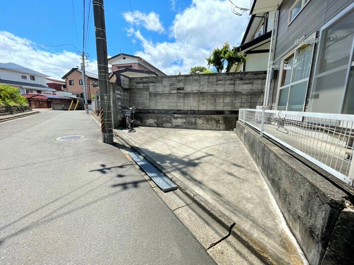 物件外観写真4　(駐車場)