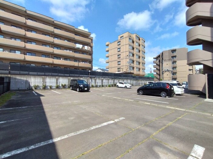 物件外観写真2　(駐車場)