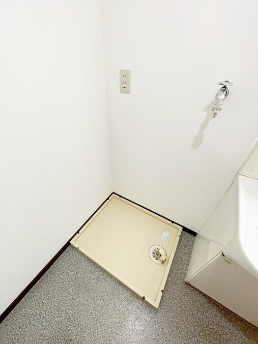 物件内観写真11　(洗濯機置場)