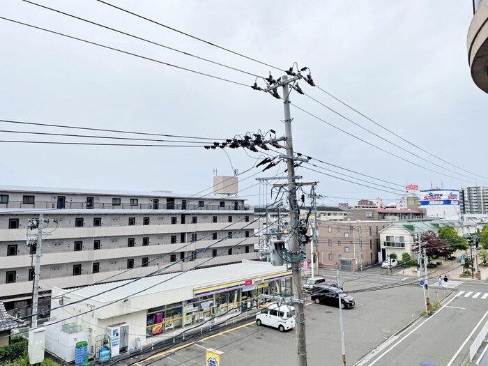 物件内観写真16　(室内からの展望)