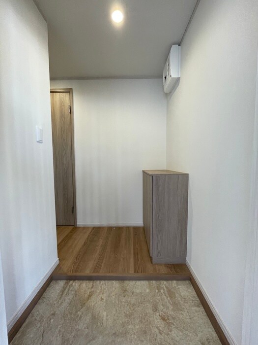 物件内観写真16　(玄関)