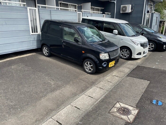 物件外観写真4　(駐車場)