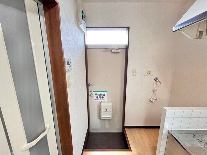 物件内観写真17　(玄関)