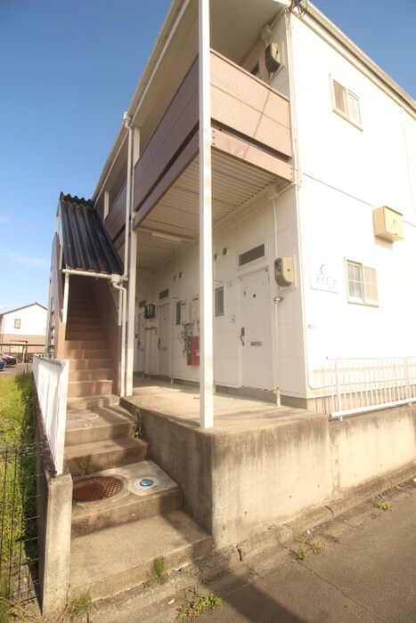 物件外観写真6　(エントランス部分)