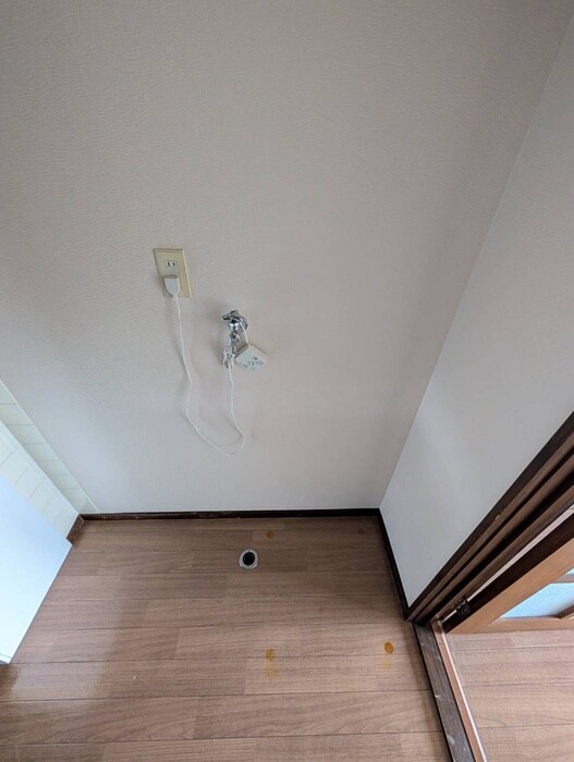 物件内観写真12　(洗濯機置場)