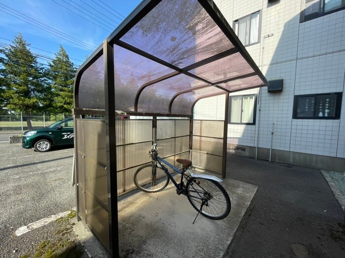 物件外観写真3　(駐輪場)