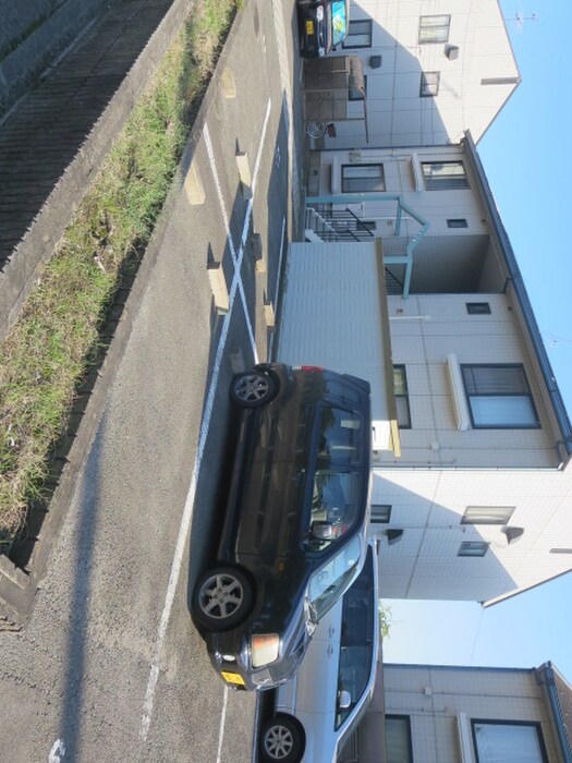 物件外観写真5　(駐車場)