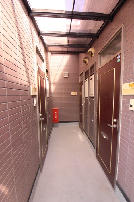 物件外観写真2　(エントランス部分)