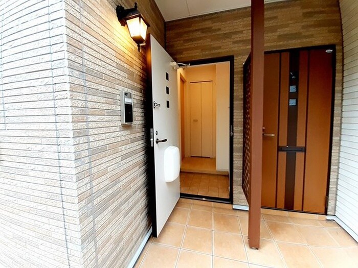 物件内観写真8　(玄関)