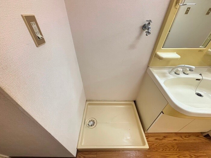 物件内観写真15　(洗濯機置場)