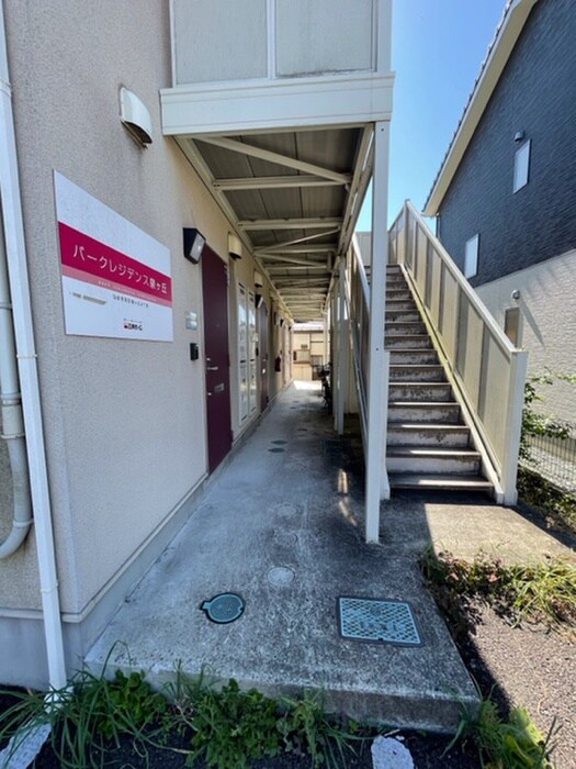 物件外観写真3　(エントランス部分)