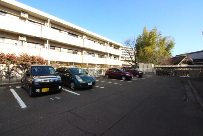 物件外観写真4　(駐車場)