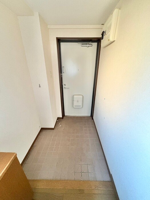 物件内観写真13　(玄関)