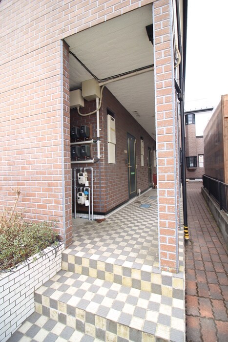 物件外観写真3　(エントランス部分)