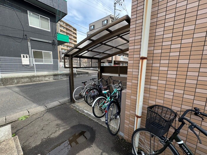 物件外観写真4　(駐輪場)