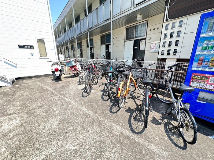 物件外観写真2　(駐輪場)