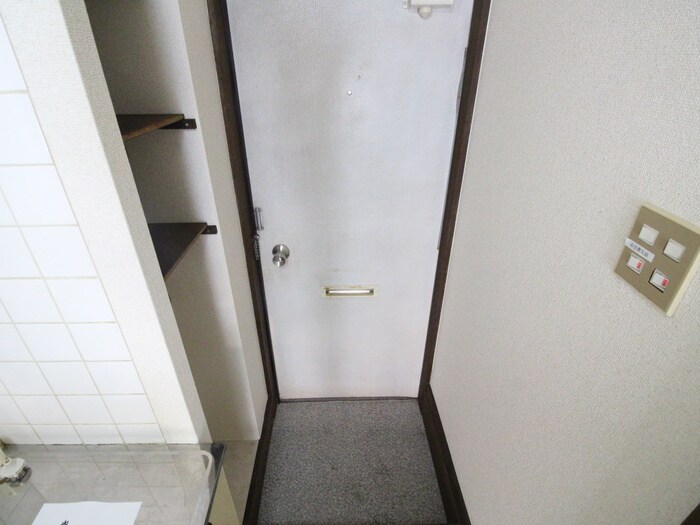 物件内観写真18　(玄関)