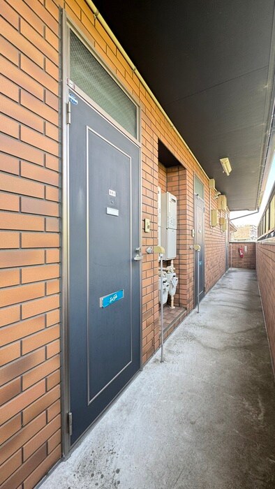 物件外観写真5　(エントランス部分)