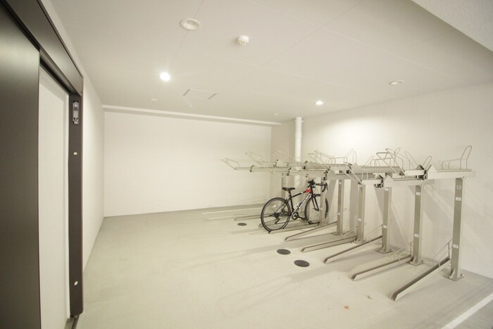 物件外観写真4　(駐輪場)