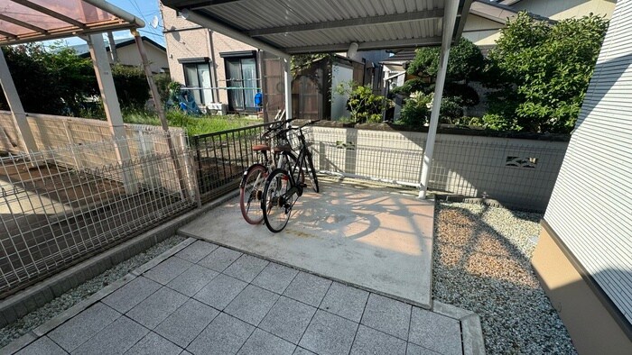 物件外観写真5　(駐輪場)