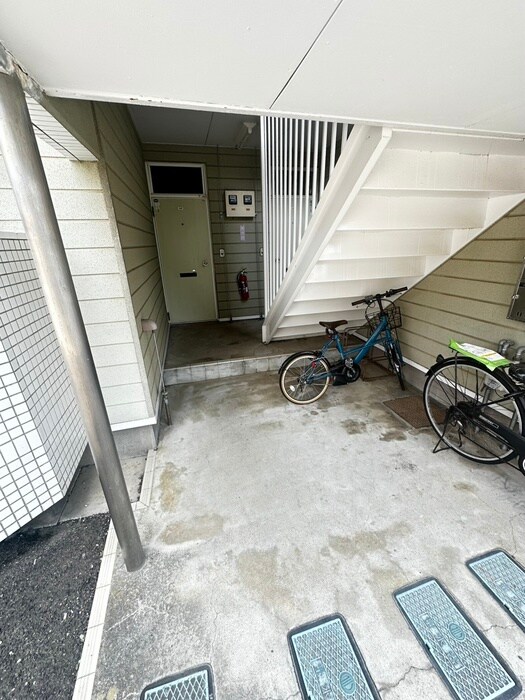 物件外観写真4　(エントランス部分)
