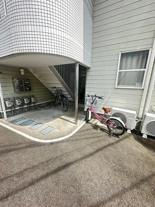 物件外観写真6　(駐輪場)