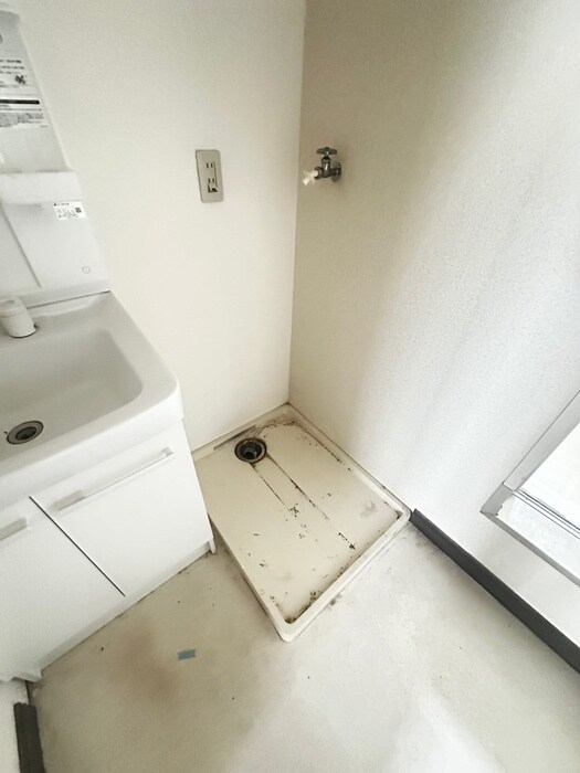 物件内観写真12　(洗濯機置場)