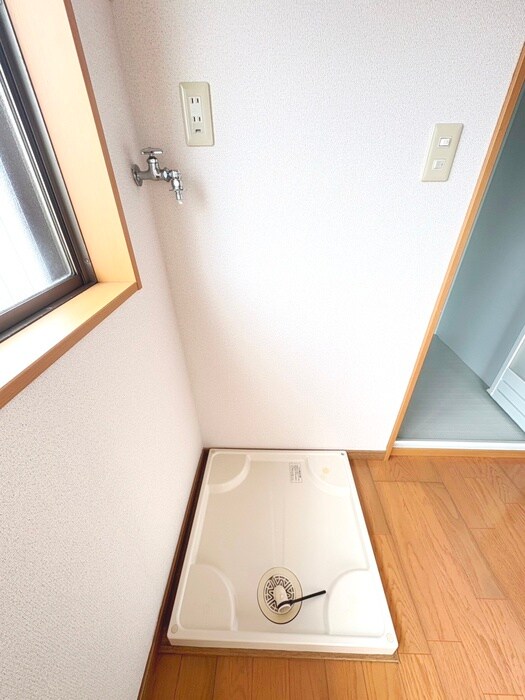 物件内観写真15　(洗濯機置場)