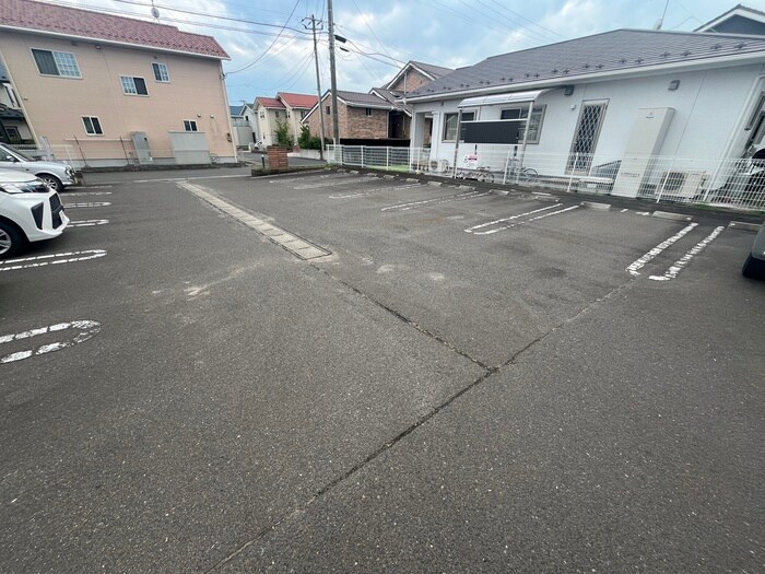 物件外観写真2　(駐車場)