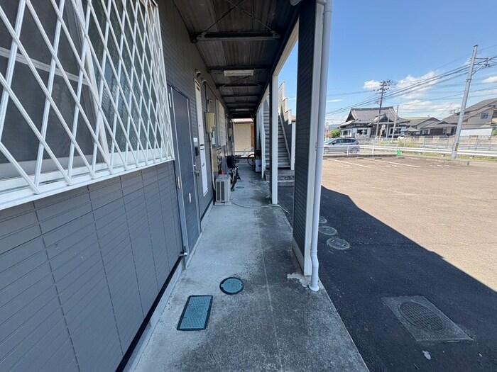 物件外観写真3　(エントランス部分)