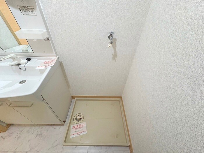 物件内観写真16　(洗濯機置場)