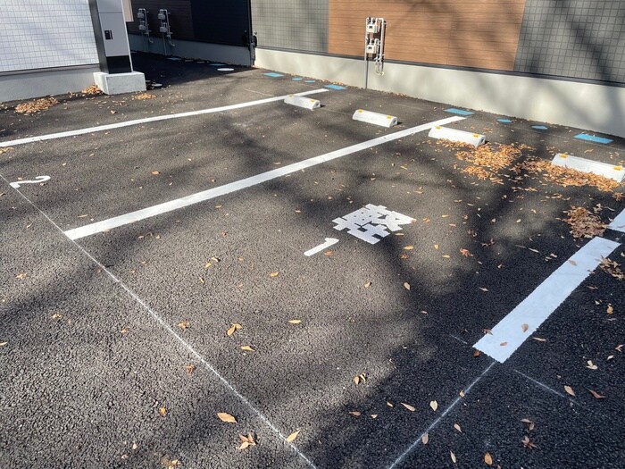 物件外観写真6　(駐車場)