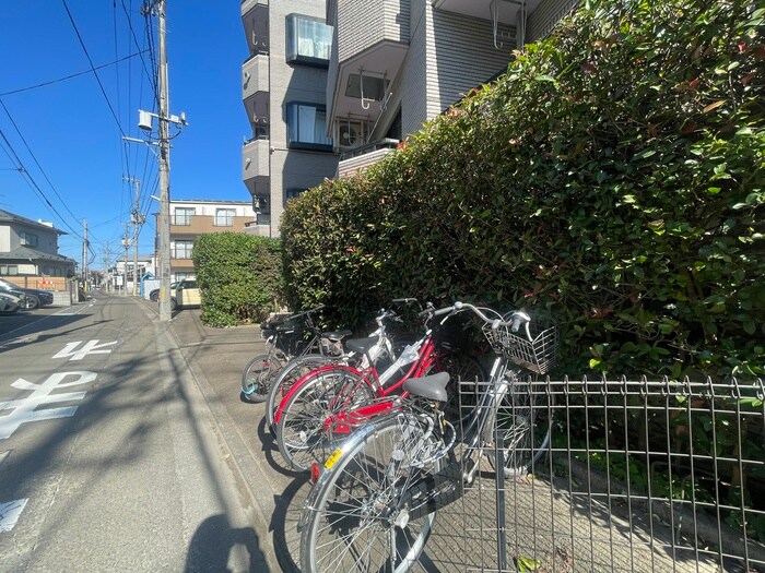 物件外観写真4　(駐輪場)