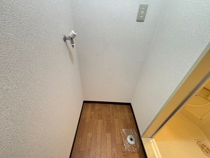 物件内観写真14　(洗濯機置場)