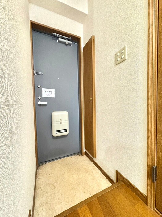 物件内観写真18　(玄関)
