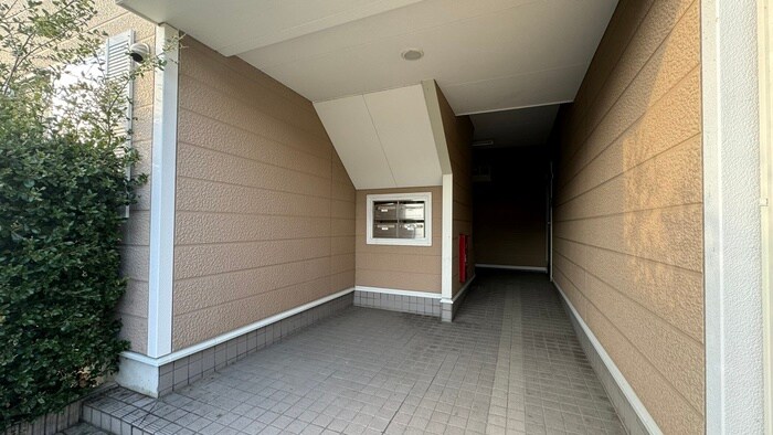 物件外観写真4　(エントランス部分)