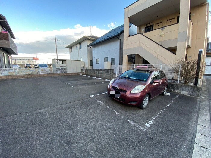 物件外観写真5　(駐車場)