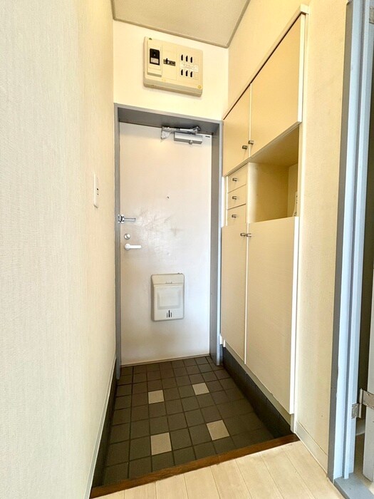 物件内観写真18　(玄関)