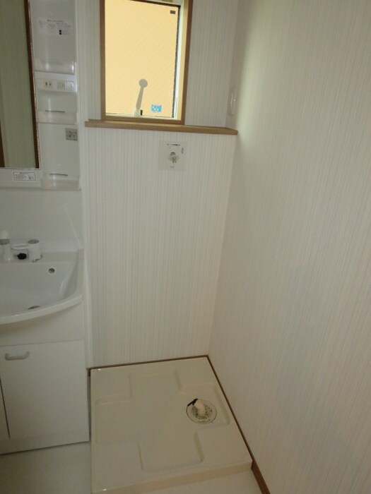 物件内観写真12　(洗濯機置場)