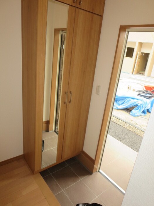 物件内観写真14　(玄関)