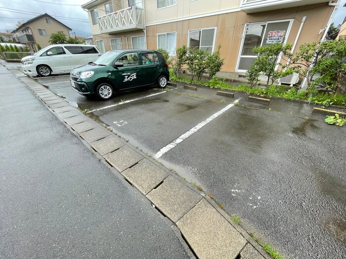 物件外観写真3　(駐車場)