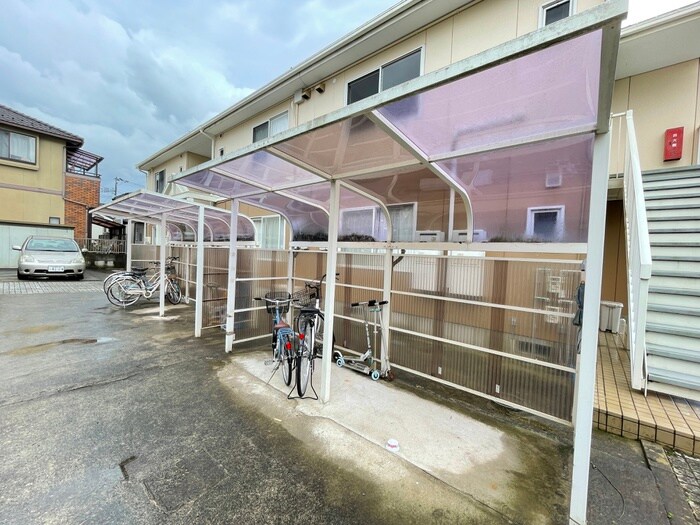 物件外観写真4　(駐輪場)